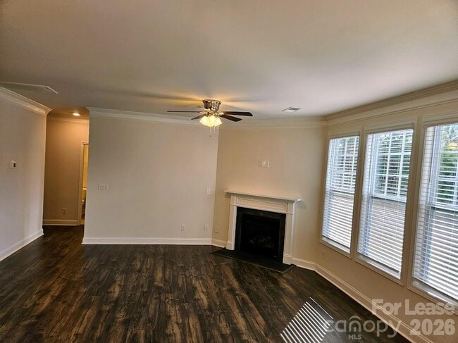 Building Photo - 1127 Walbury Hl