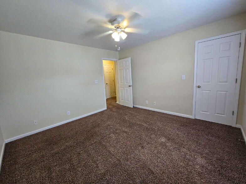 Building Photo - 248-2C EXECUTIVE AVE, CLARKSVILLE, TN 37042