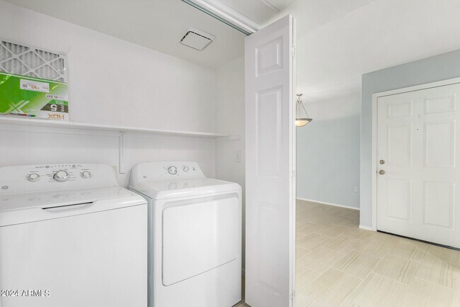 Building Photo - 9990 N Scottsdale Rd