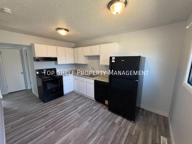 Building Photo - 1627 E Glenwood Dr