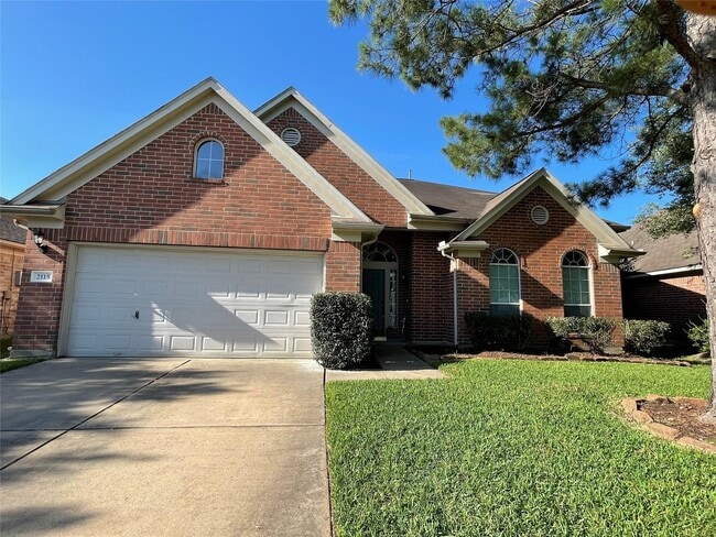 Building Photo - 2115 Hollyfield Ln