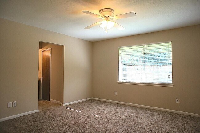 Building Photo - 2618 Tinechester Dr