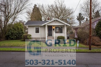 Building Photo - Spacious Two Bedroom Home with Backyard - N Portland!