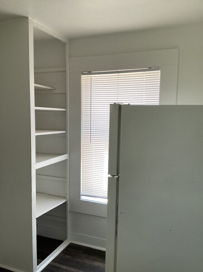 Building Photo - Newly Renovated 3 Bed Home! Located in Portales !