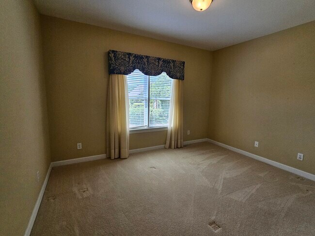 Building Photo - 115 Willow Oak Loop
