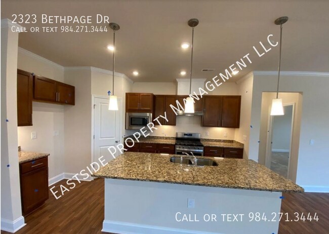 Building Photo - 2323 Bethpage Dr