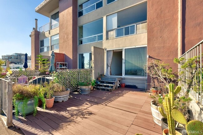 Building Photo - 655 Corbett Ave