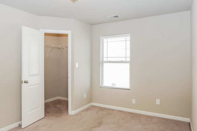 Building Photo - 135 Wethersfield Dr