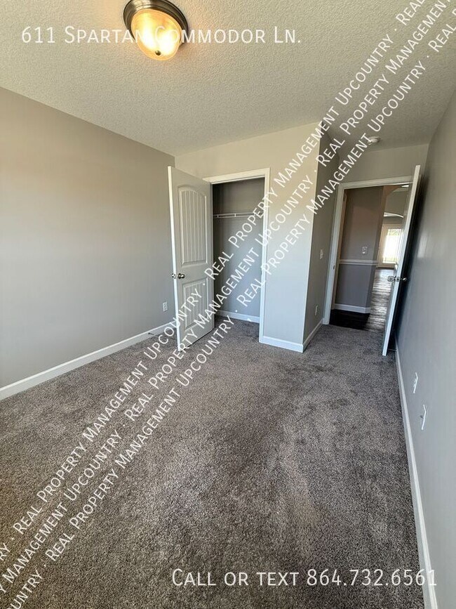 Building Photo - 611 Spartan Commodor Ln