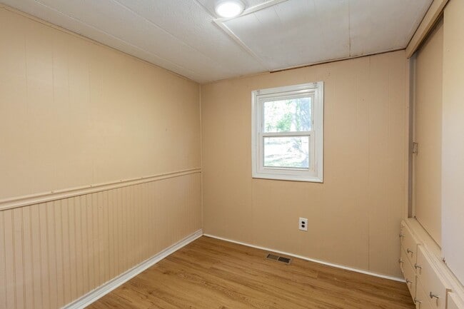 Building Photo - 2 Bed, 1 Bath, Manufactured Home in Harper...