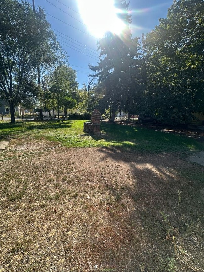 Building Photo - Beautiful 2 Bedroom 1 Bath House!!!! #1055