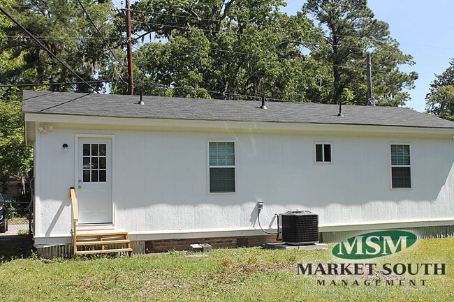 Building Photo - **COMING SOON!!!**  Remodeled Southside Home - Prime Location!