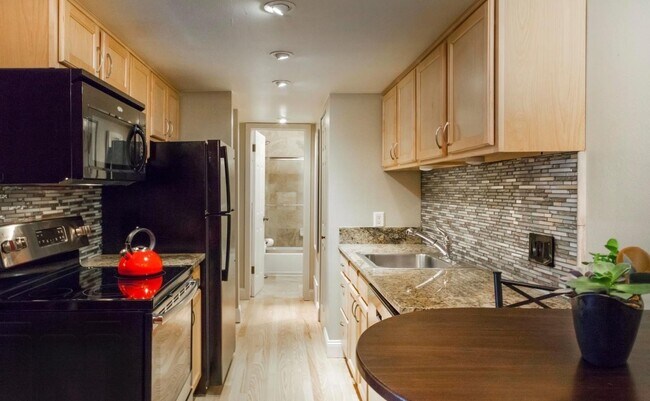 Building Photo - Pool-Side Condo in a Gated Community in Mapleton Hill!