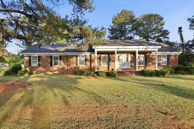 Building Photo - 3 bed 2.5 Bath Just Outside Buies Creek