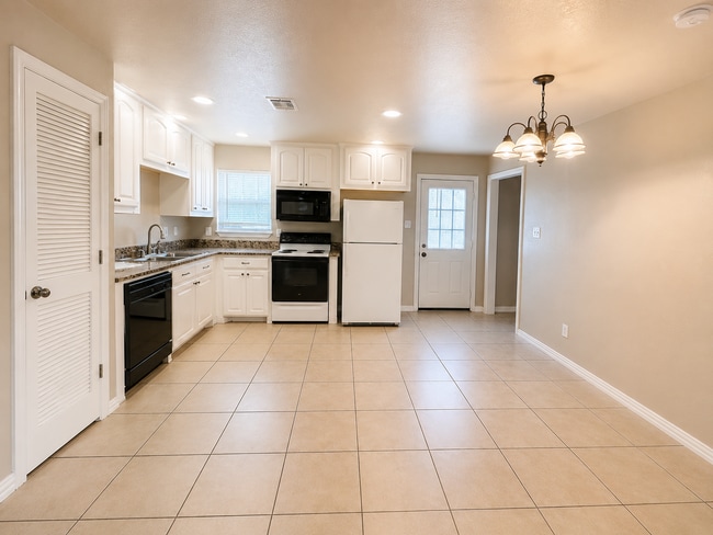 Building Photo - 512 Himes Dr