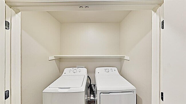 Building Photo - 5012 Avion Ct