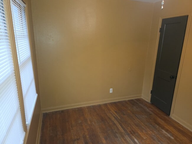 Building Photo - 2 N Richard Dr