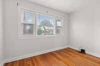 Building Photo - 127 Terhune Ave
