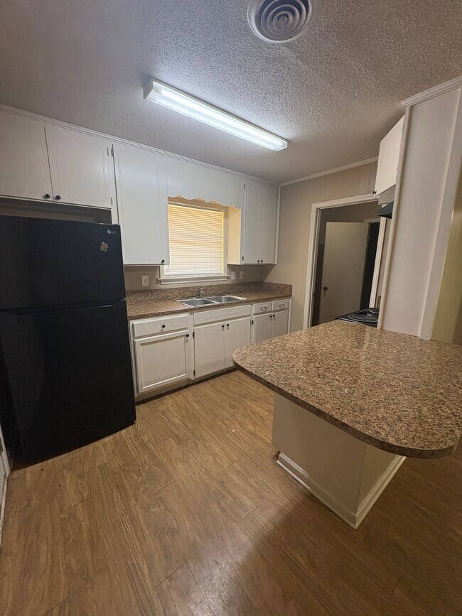 Building Photo - 321 Sultan Ct