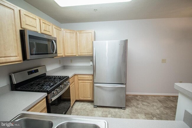 Building Photo - 45522 Westmeath Way