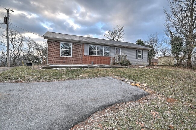 Building Photo - 108 Cottonwood Dr