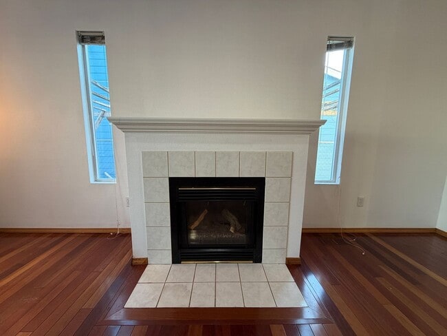 Building Photo - Cozy Ranch on Flag Lot~ Gleaming Hardwood ...