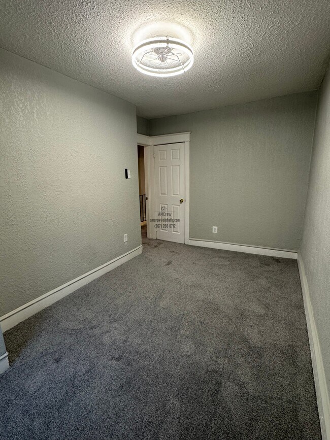 Building Photo - 5563 Matthews St