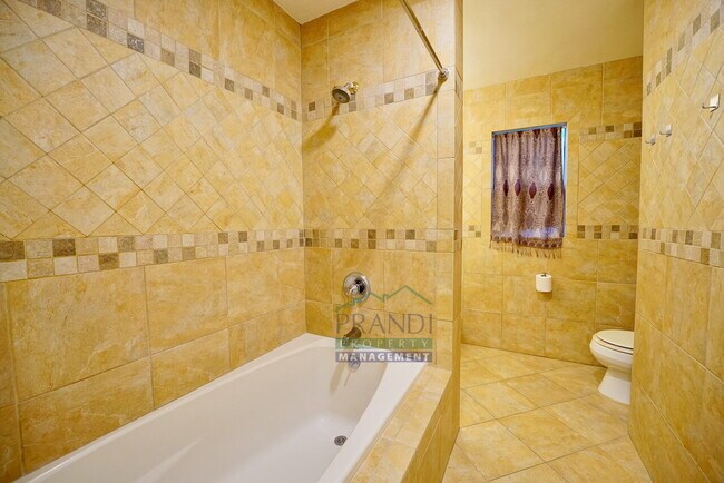 Building Photo - Beautiful Novato home with a bonus room in the backyard!