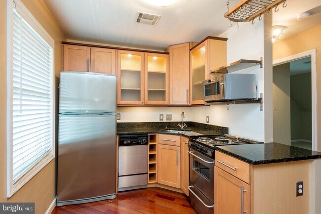 Building Photo - 10 W All Saints St
