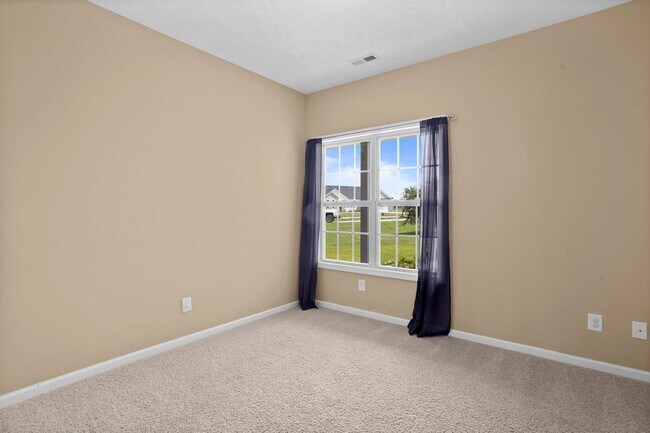 Building Photo - 215 Classy Ct