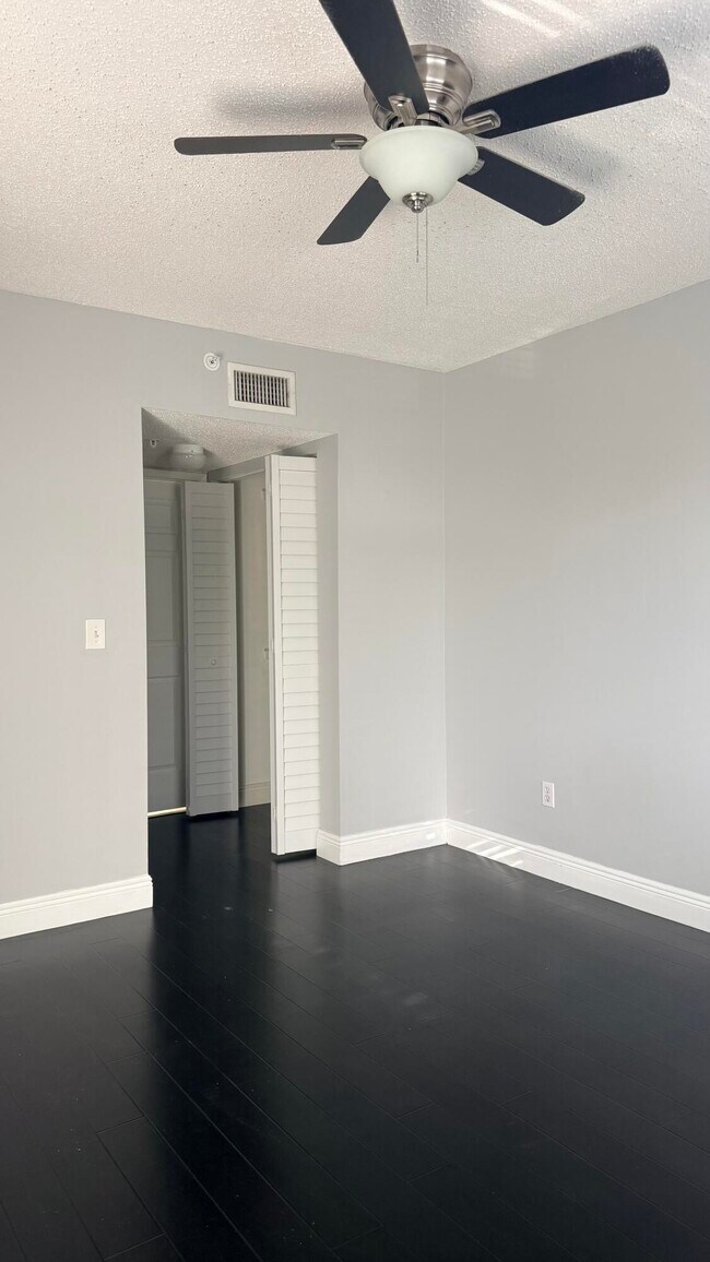 Building Photo - 2640 S University Dr
