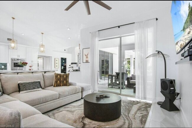 Building Photo - 8139 Las Palmas Way