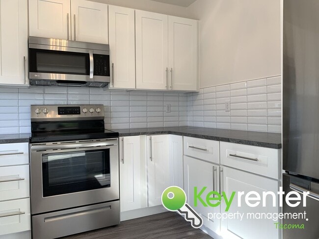 Building Photo - Newly Remodeled Centrally Located Tacoma H...