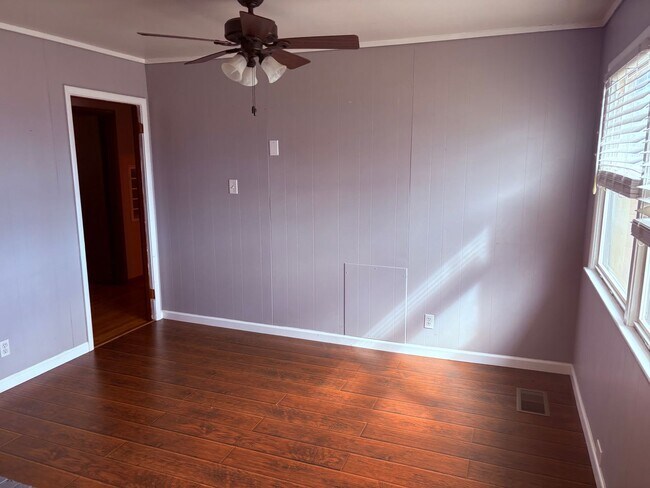 Building Photo - Cozy 4BR One Level Home with Extra Storage and Covered Deck in Knoxville