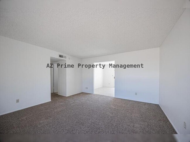 Building Photo - 8821 W Sahuaro Dr