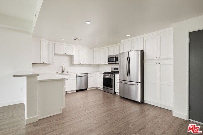 Building Photo - 4114 Vantage Ave