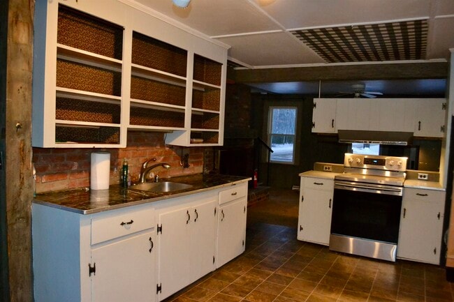 Building Photo - 224 E Main St