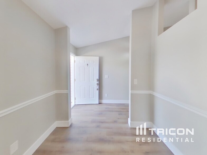 Building Photo - 84092 St James Ct