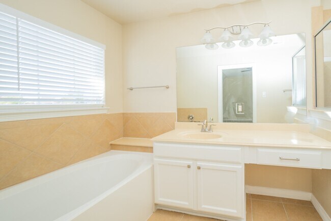 Building Photo - 10944 Chazenwood Dr