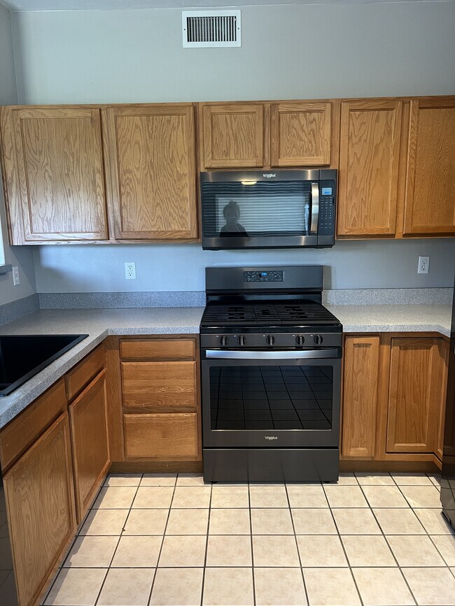 Building Photo - 5427 S Dover St