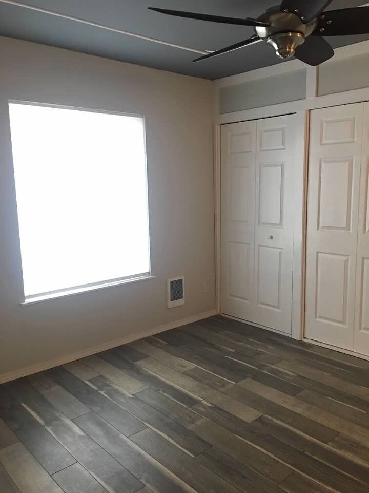 large bedroom - 924 Shorewood Dr