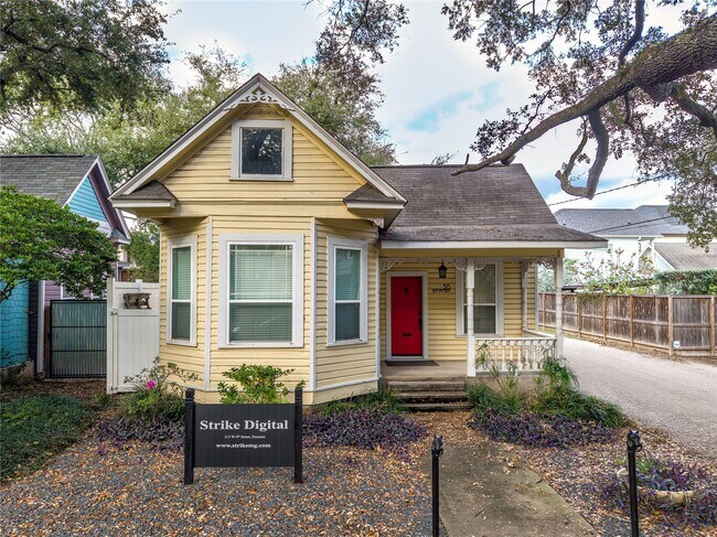 Building Photo - 315 W 9th St