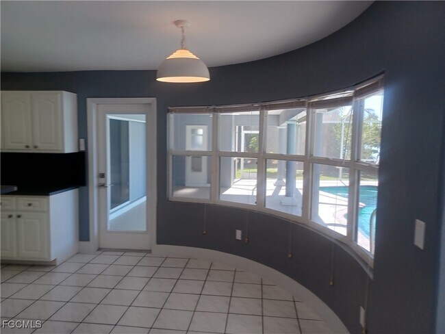 Building Photo - 4416 SW 24th Ave