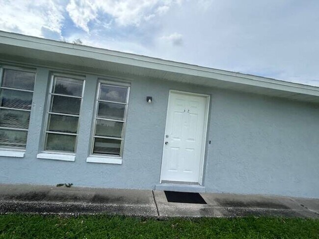 Building Photo - ***TWO WEEKS FREE*** Flexible Living in a Prime Cape Coral Spot
