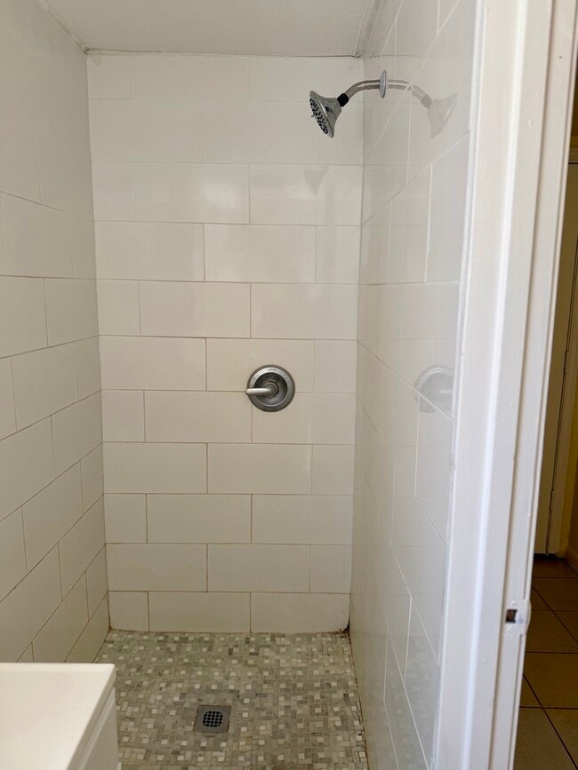 Building Photo - 1608 Dyer Ave