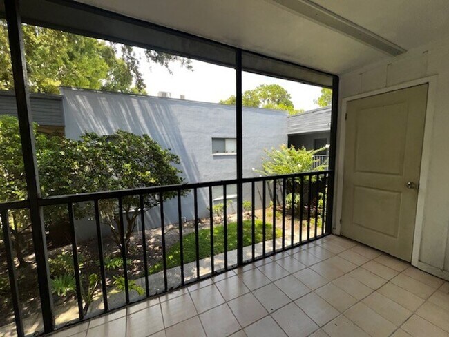 Building Photo - MOVE IN NOW!! 2ND FLOOR CORNER 2x2 UNIT WITH SCREENED IN PORCH!