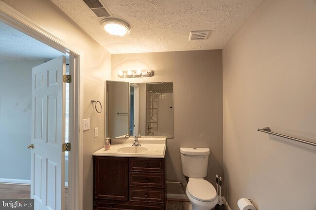 Building Photo - 689 Winding Stream Way