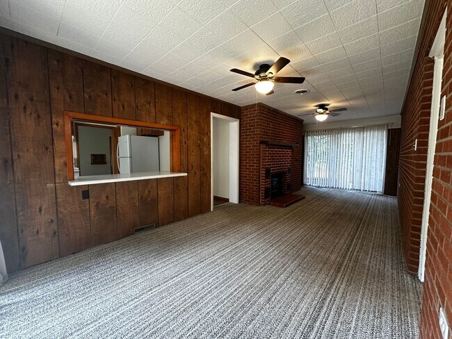 Building Photo - *Move in Special - Spacious 3 bedroom/ 2.5 bath home near Exit 8 - Morristown, TN