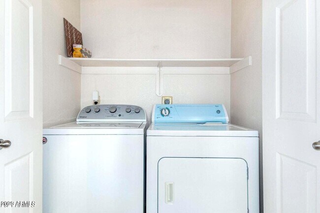 Building Photo - 750 E Northern Ave