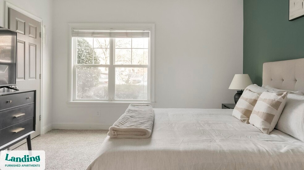 Building Photo - 925 Canterbury Rd NE